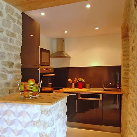Semi-detached House, Brucheville Holiday home *